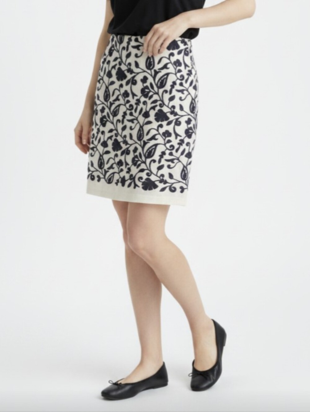 TALBOTS! CREAM & BLACK EMBROIDERED  GARDEN FLORAL PENCIL SKIRT, COTTON! SZ 6